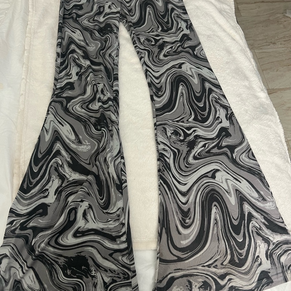 Shosho Gray Swirl Pattern Pants
